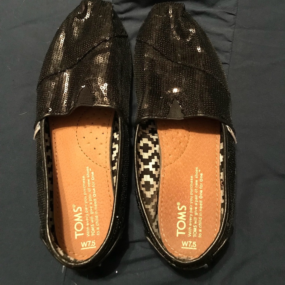 🚫SOLD🚫EUC TOMS
